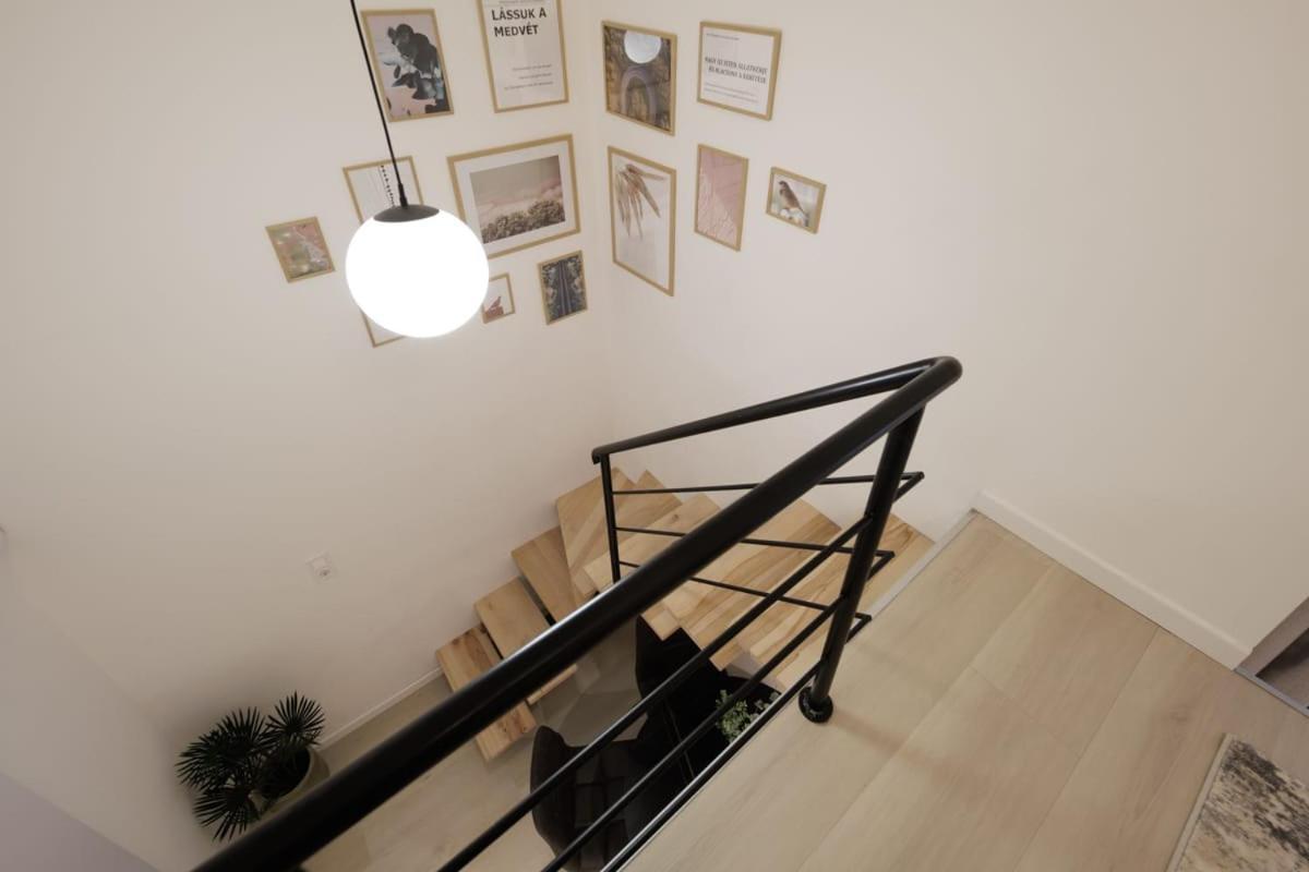 The Urban Chill Spot Harsfa Street Budapeste Exterior foto